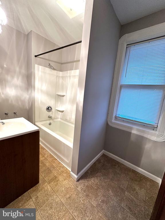 Building Photo - 6539 Park Ave