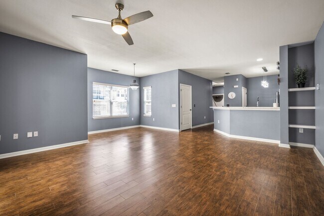 Building Photo - End unit townhome in The Cottages at Oakleaf Plantation