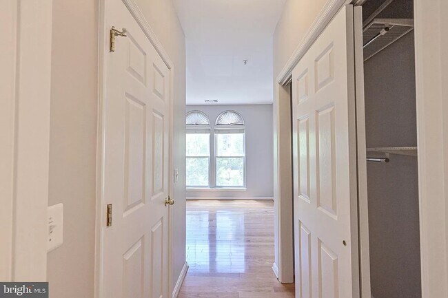 Building Photo - 2911 Deer Hollow Way
