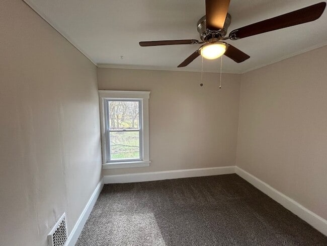 Building Photo - 518 Lake Ave