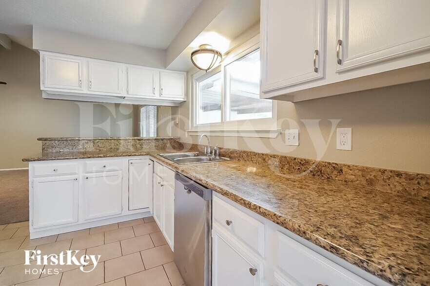 Building Photo - 1111 Harpings Way