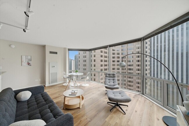 Building Photo - 222 N Columbus Dr