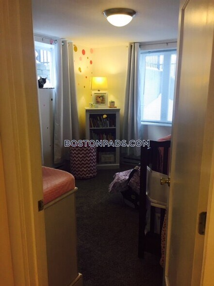 Building Photo - 43 May St