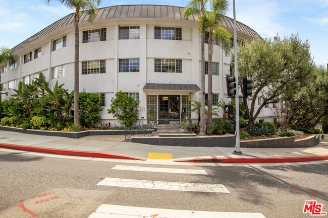 Building Photo - 8490 Fountain Ave