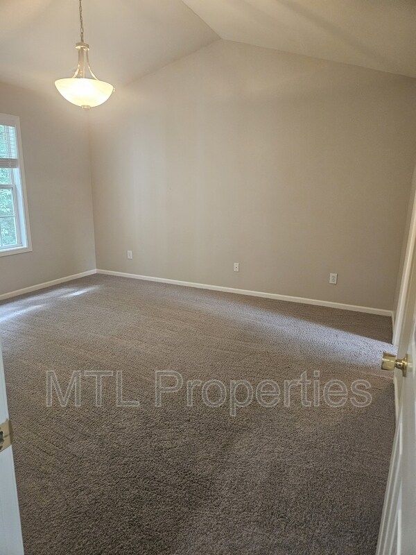 Building Photo - 2604 Cochrane Dr