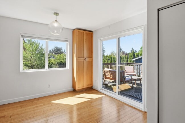 Building Photo - 2bd/1ba Kirkland Home