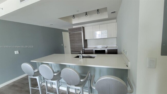 Building Photo - 1100S S Miami Ave