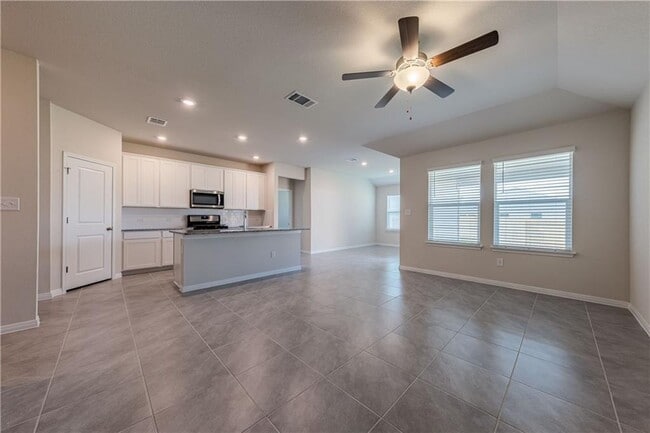 Building Photo - 13905 Heartland Dr