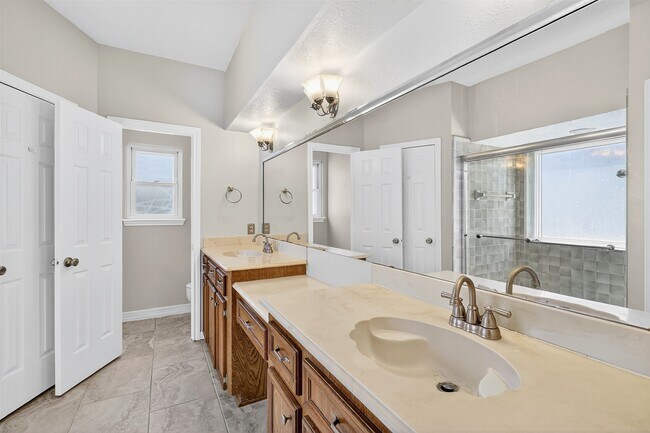 Building Photo - 18307 Forest Elms Dr