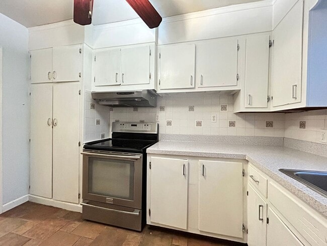 Building Photo - Welcome to this charming home in the desirable cul-de-sac of Hampton, VA. "ASK ABOUT OUR ZERO DEP...