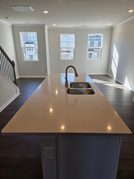 Building Photo - 530 Light Oak Way