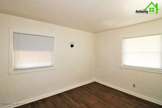 Building Photo - 1141 Magnolia Ave