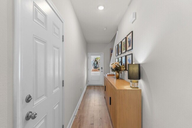 Building Photo - 4 Redbird Lp