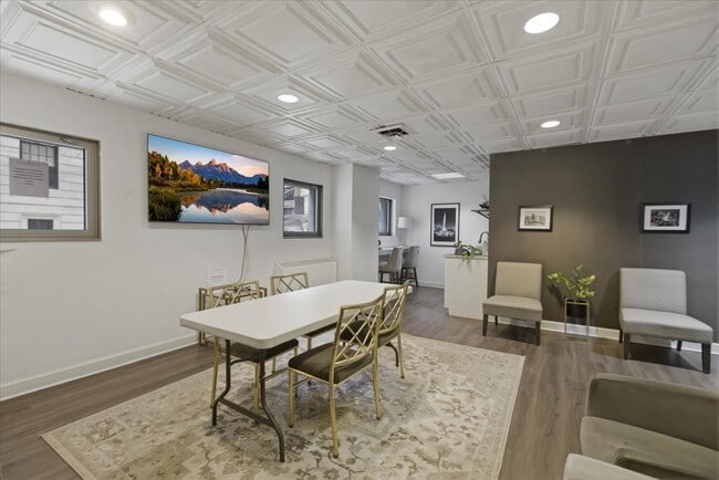 Building Photo - 253 E Delaware Pl