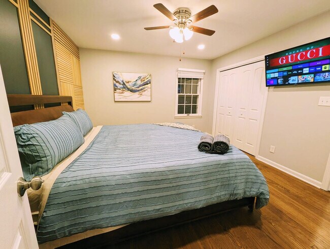 Building Photo - 469 Holt Rd NE