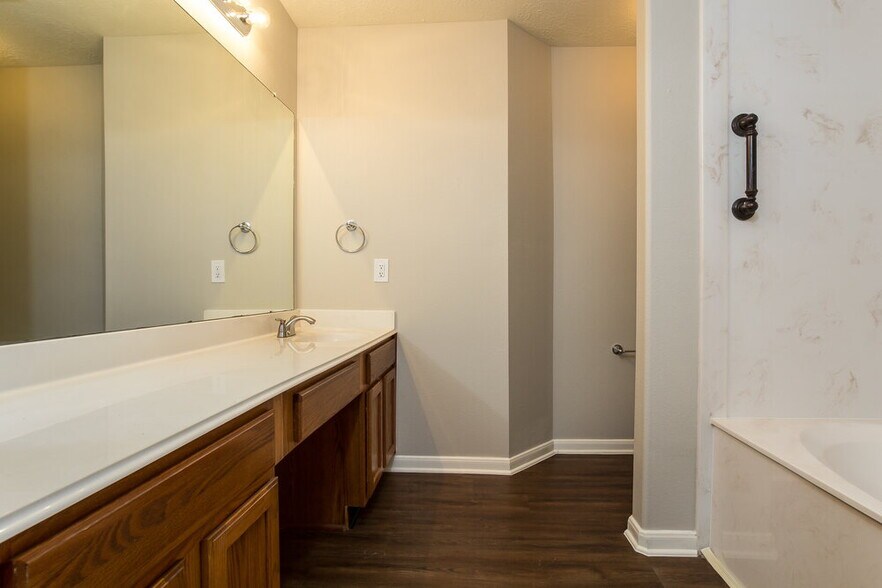 Building Photo - 32123 Decker Oaks Dr