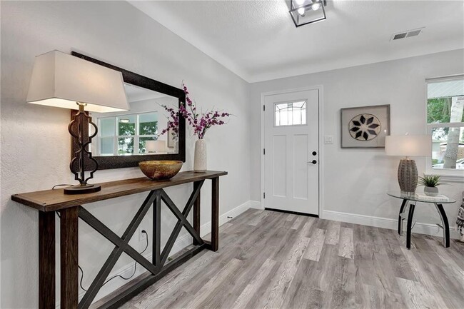 Building Photo - 6660 17th Ln N