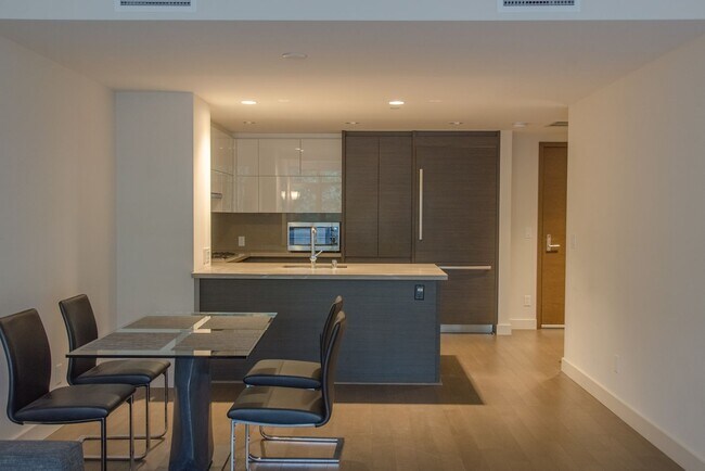 Building Photo - 1Bd/1Ba Seattle Condo