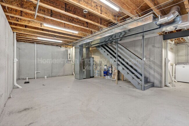 Building Photo - 425 Spring Trce