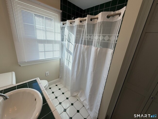 Building Photo - 67 Rockwell Ave