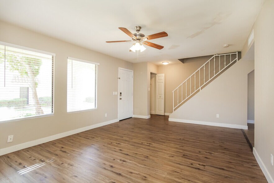 Building Photo - 4325 W Solano Dr N