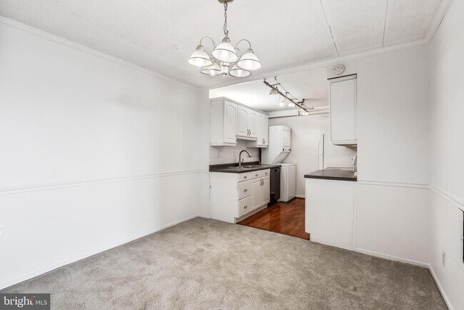 Building Photo - 5911 Edsall Rd