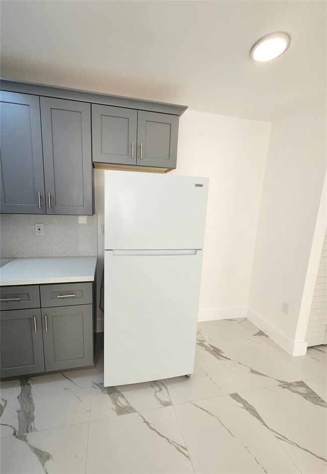 Building Photo - 2466 Lincoln St