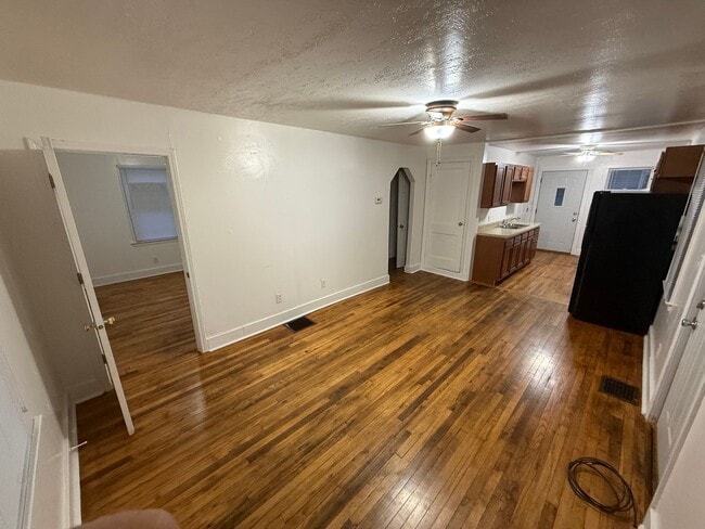 Building Photo - 3315 Valley Dr