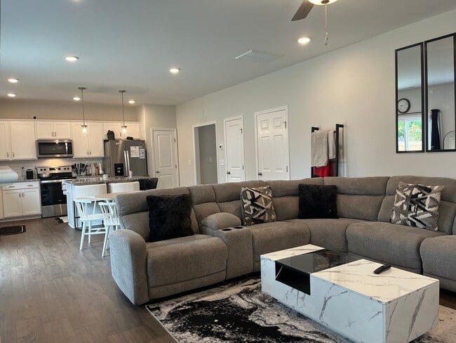 Building Photo - Lovely Energy Efficient Home In Smithfield...