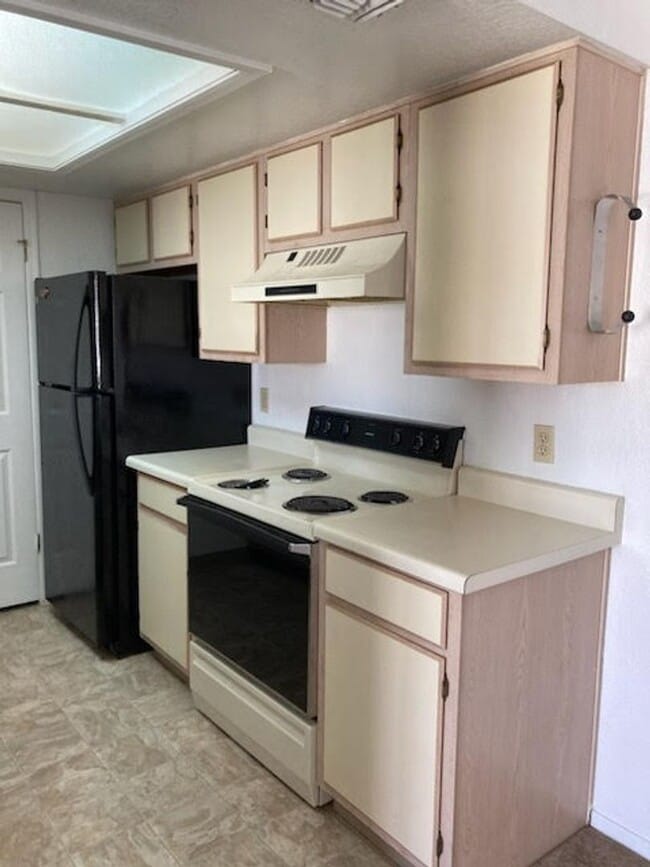 Building Photo - 3550 Bay Sands Dr