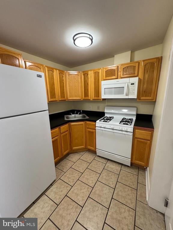 Primary Photo - 231 W Coulter St