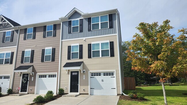 Primary Photo - Simpsonville - Baldwin Ridge - Convenientl...
