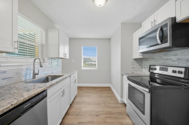 Building Photo - 1166 N Texas 78 Business