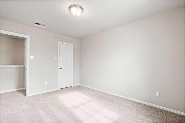 Building Photo - 25823 Boxwood Hedge Lane