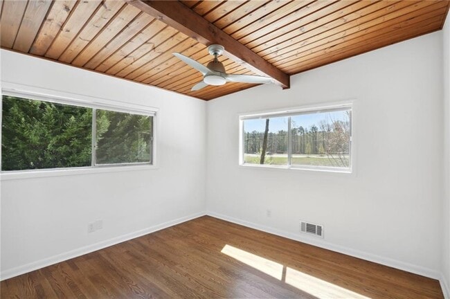 Building Photo - 3684 Northlake Dr