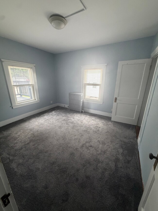 Building Photo - 923 W Boylston St