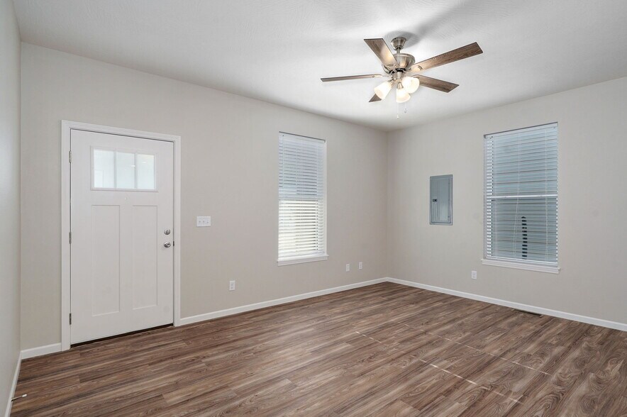 Building Photo - 319 S Florence Ave