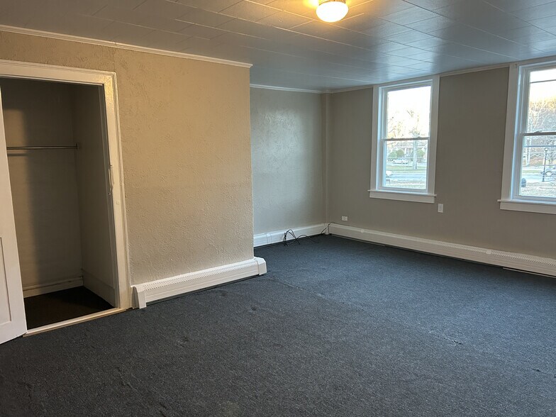 Building Photo - 1551 Main St