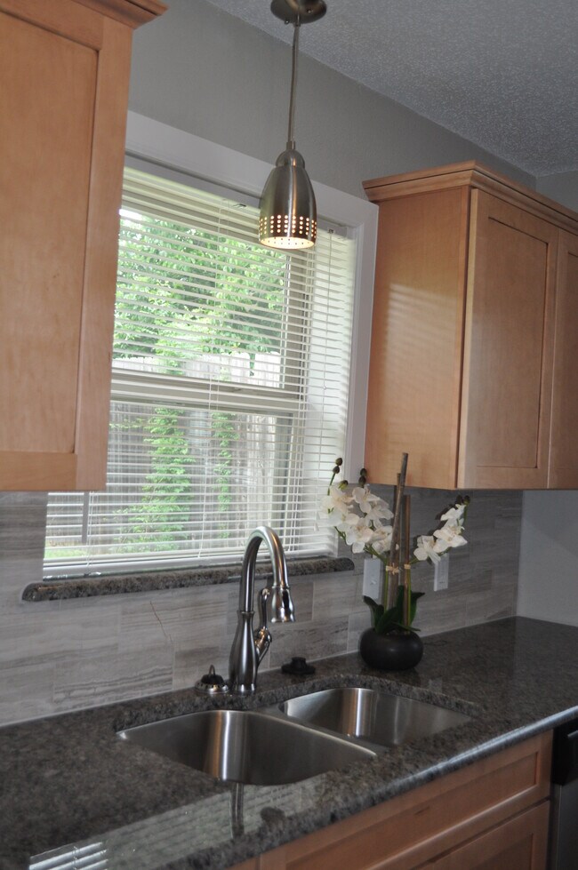 Building Photo - 817 Mulkey Ln