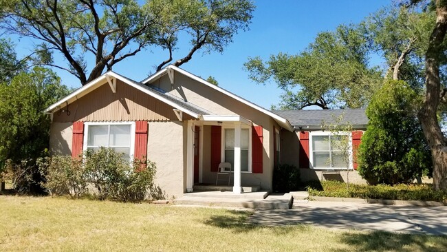 Primary Photo - Cute Home minutes from Dunbar Historical L...