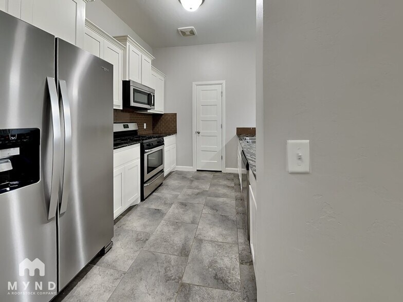 Building Photo - 1124 Merlin Dr