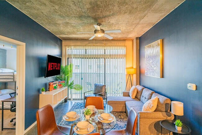 Building Photo - 333 E Roosevelt St