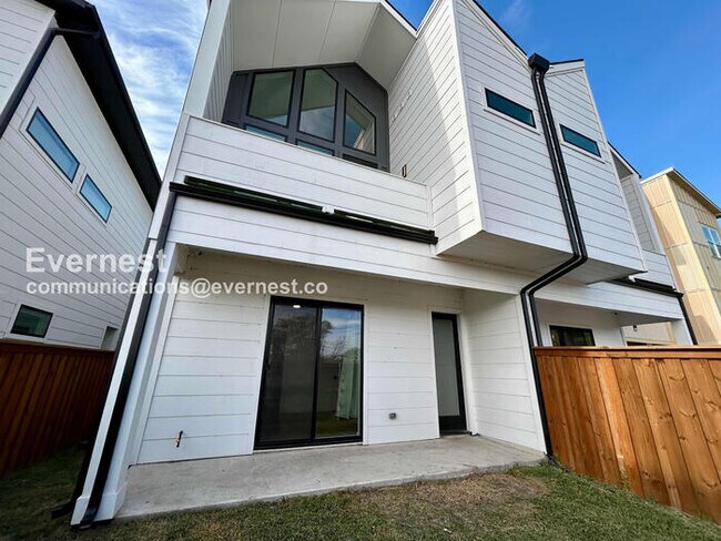 Building Photo - 426 Avenue L Ave