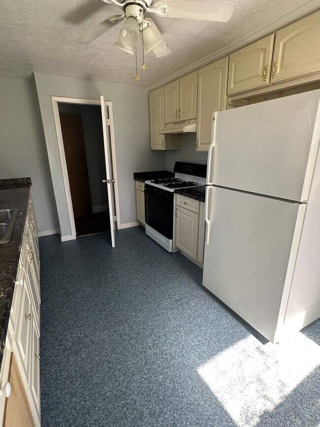 Building Photo - 3bd Single Broadway/E. 55th St. Cash Pay/Section 8
