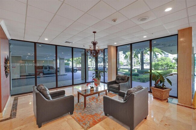 Building Photo - 400 Kings Point Dr