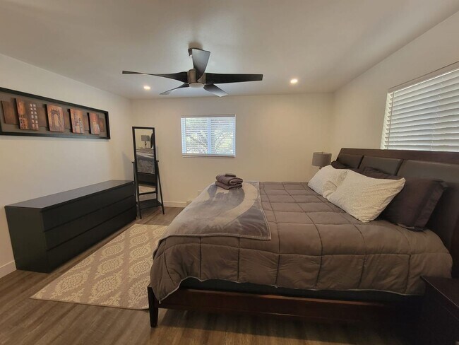 Building Photo - Spacious 4-bedroom + study home; Includes Hot tub and Pool Table - Avail. Now!