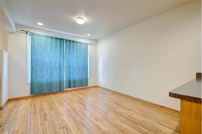 Building Photo - 1446 N Leavitt St