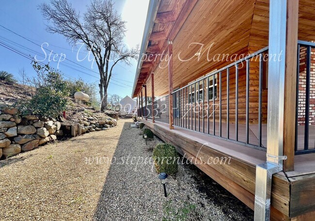 Building Photo - Stunning 3 Bedroom 2 Bath Home In Soulsbyville!!!