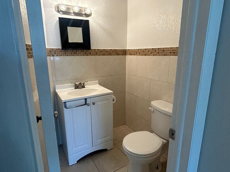 Building Photo - 2036 NE 18th St