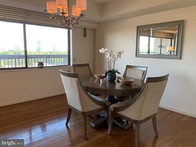 Building Photo - 3713 S George Mason Dr